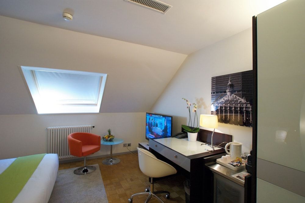 Design Hotel F6 Economy Double Room 5