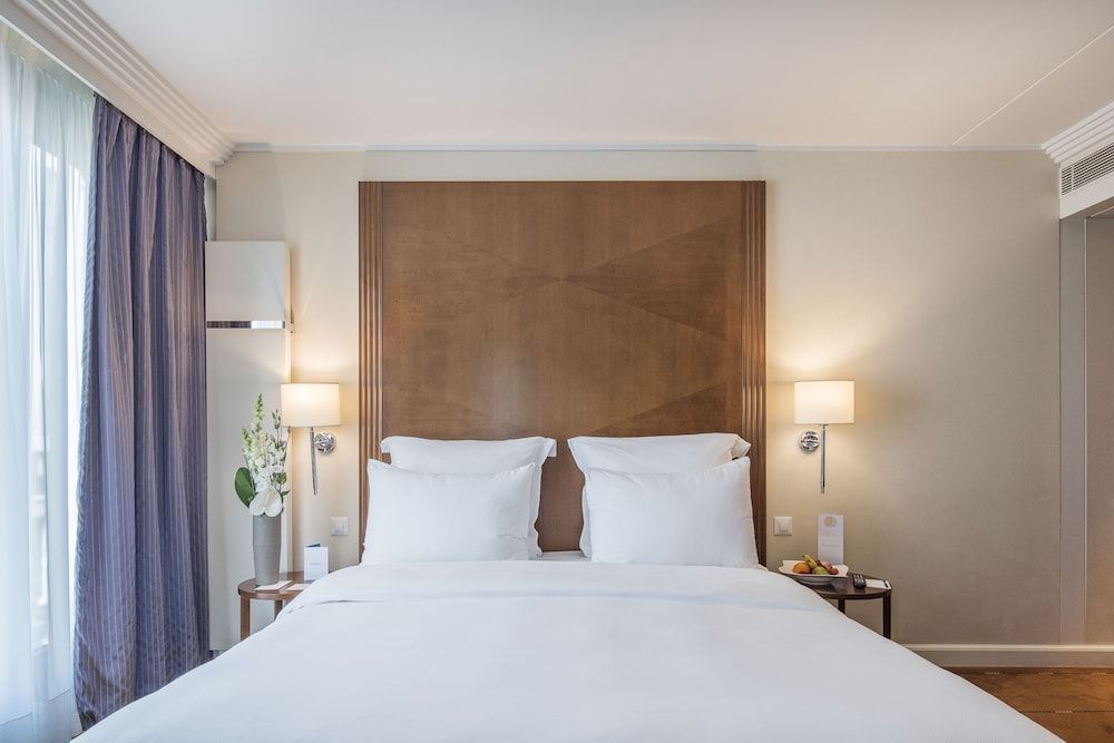 Warwick Geneva Classic Double Room 2