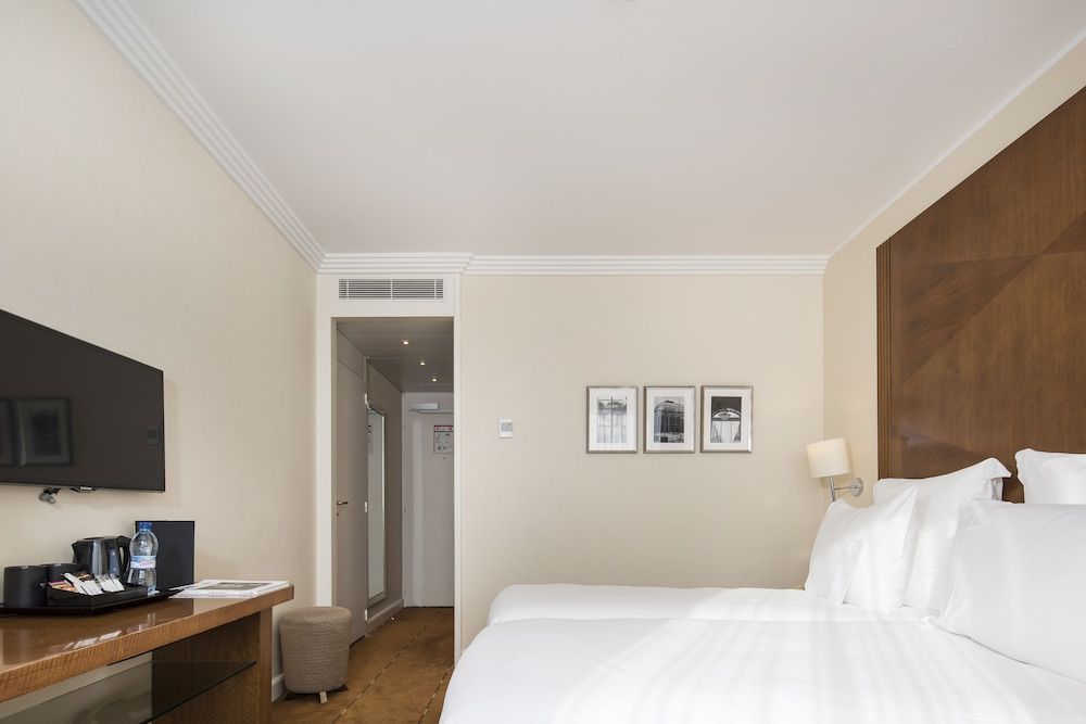 Warwick Geneva Classic Double Room 3