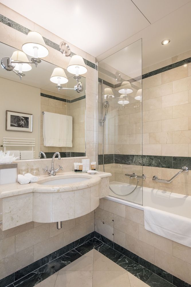 undefined Warwick Geneva 5