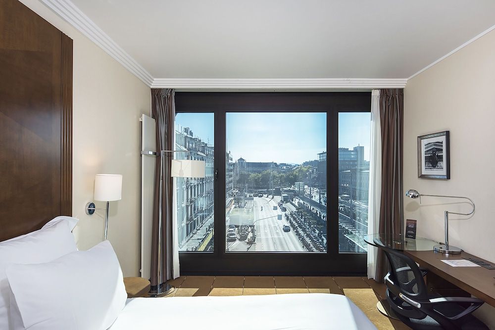 Warwick Geneva Classic Double Room