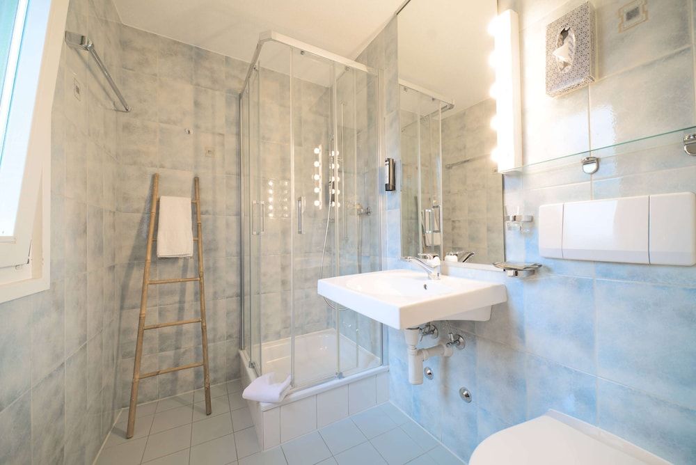 Tulip Inn Lausanne Beaulieu Standard Room, 2 Twin Beds 10