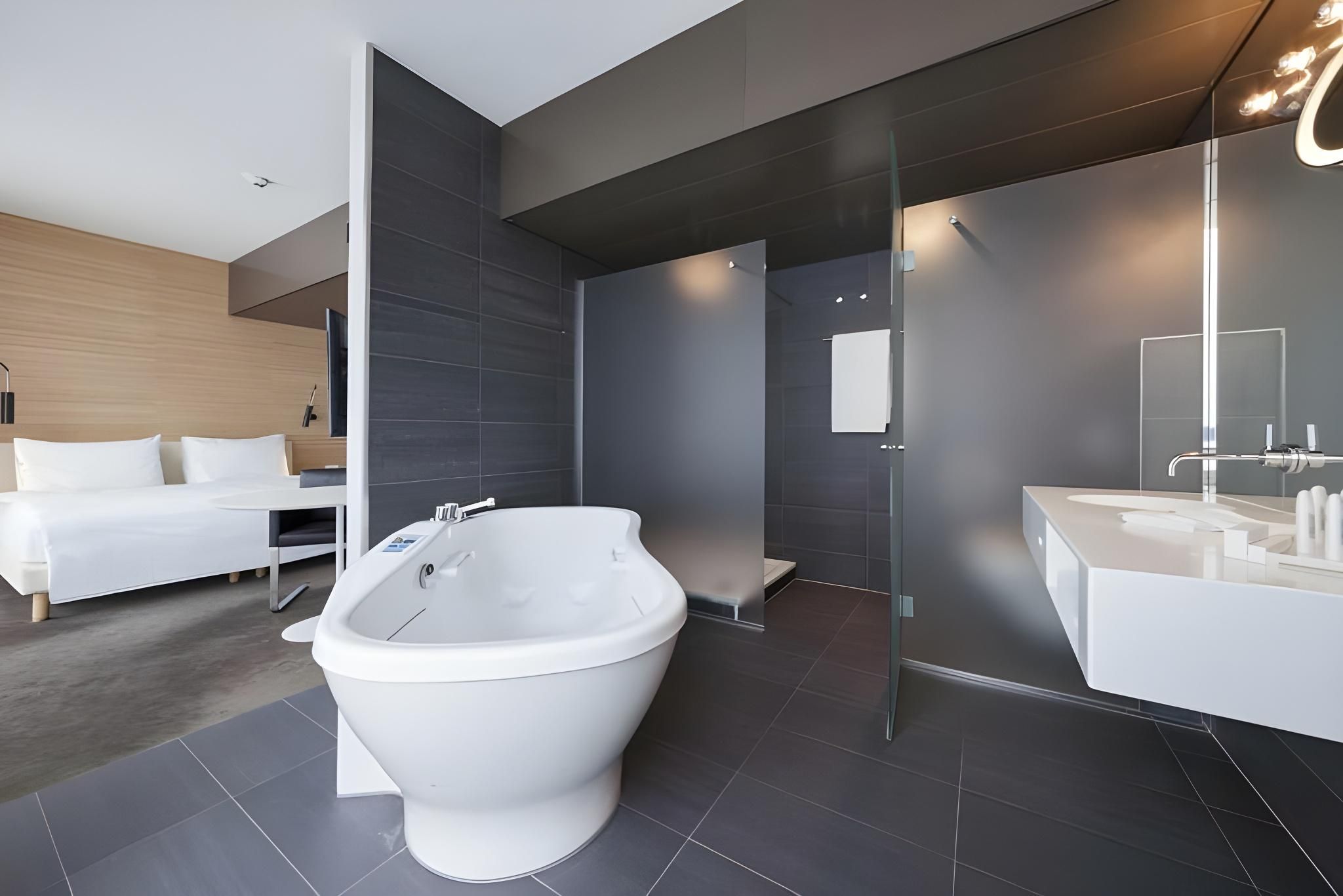 Radisson Blu Hotel, Lucerne Standard Guest Room 2