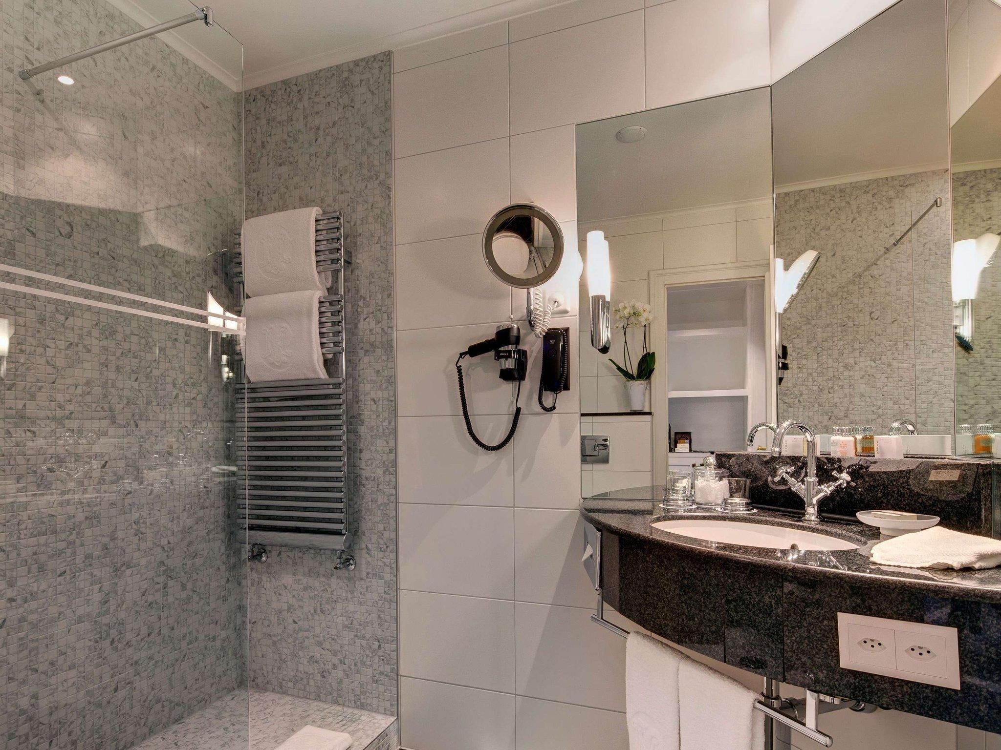 Fairmont City View Queen - 20Sm, 215Sf