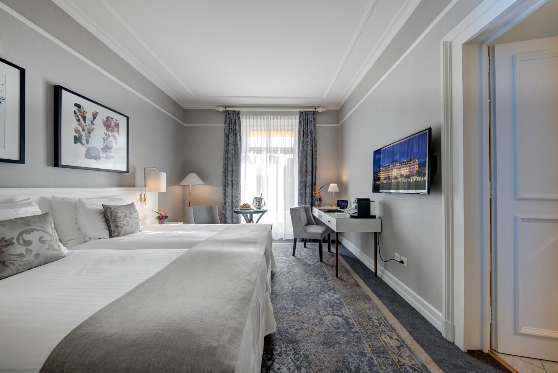 Fairmont City View Queen - 20Sm, 215Sf