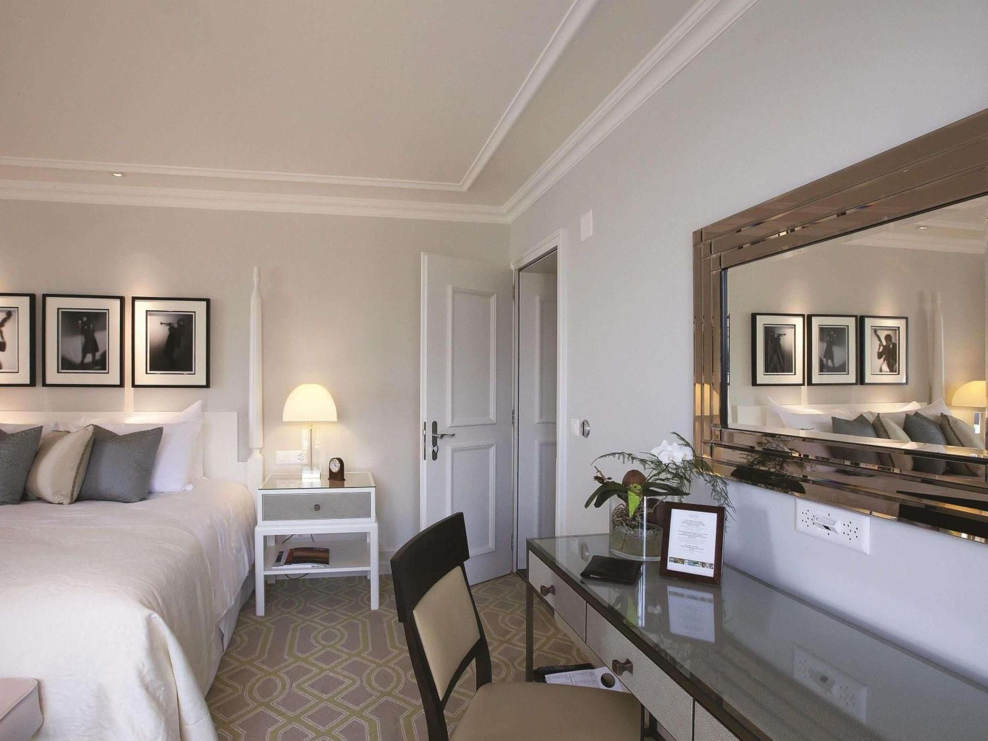 One-Bedroom Suite with Lake View