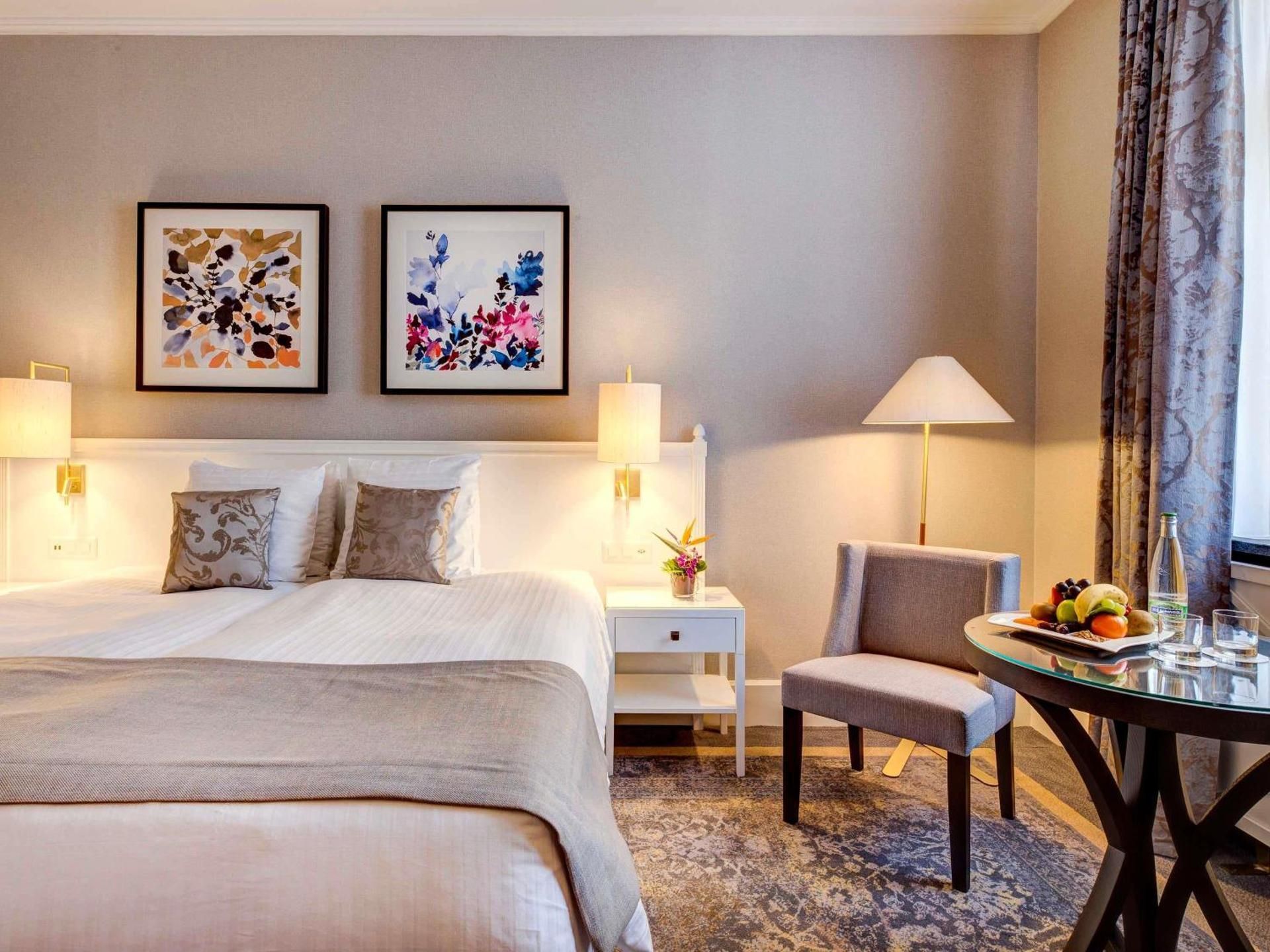 Fairmont City View Queen - 20Sm, 215Sf