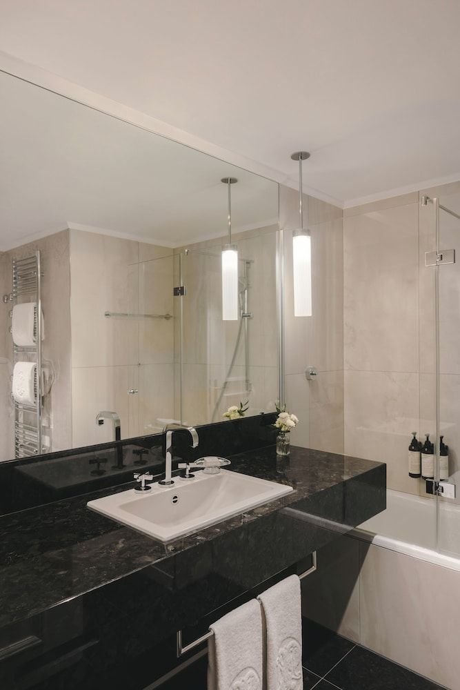 Fairmont, Twin Room, 2 Twin Beds, Lake View