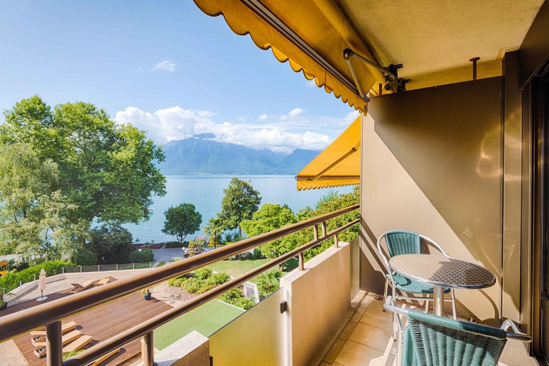 Standard Double Room with Balcony - Park and Lake Side