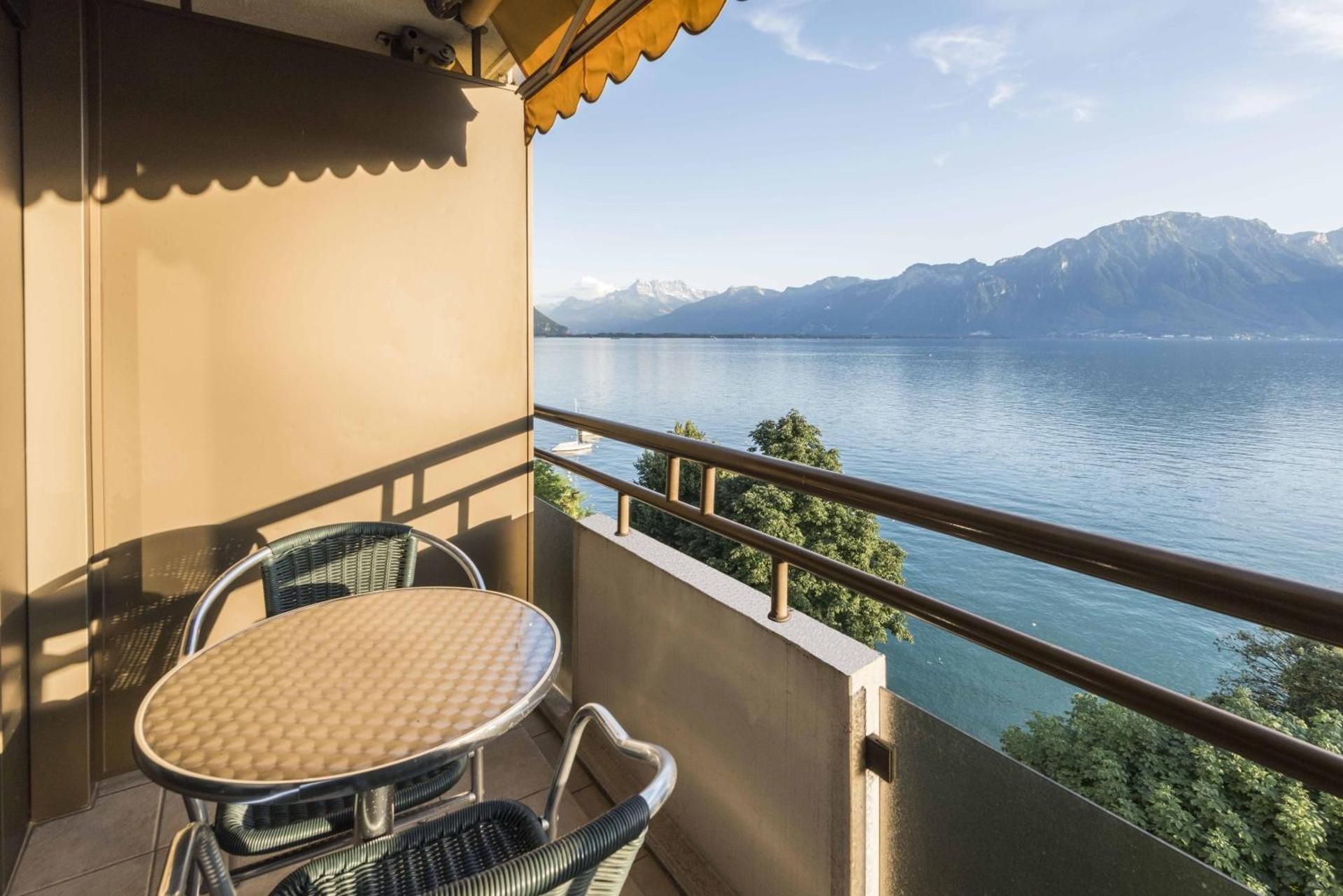 Executive Suite with Balcony and Lake View