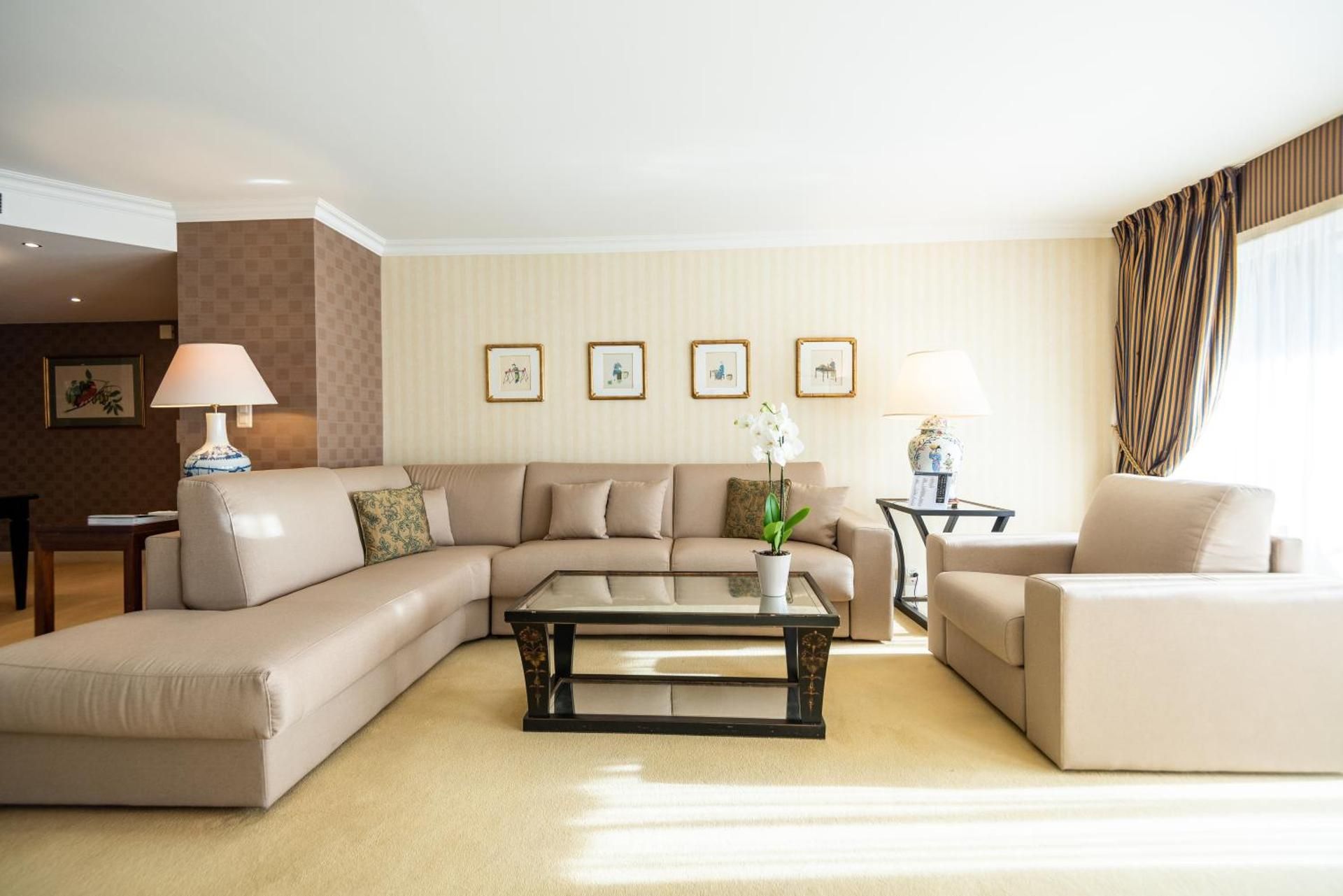 Executive Suite with Balcony and Lake View