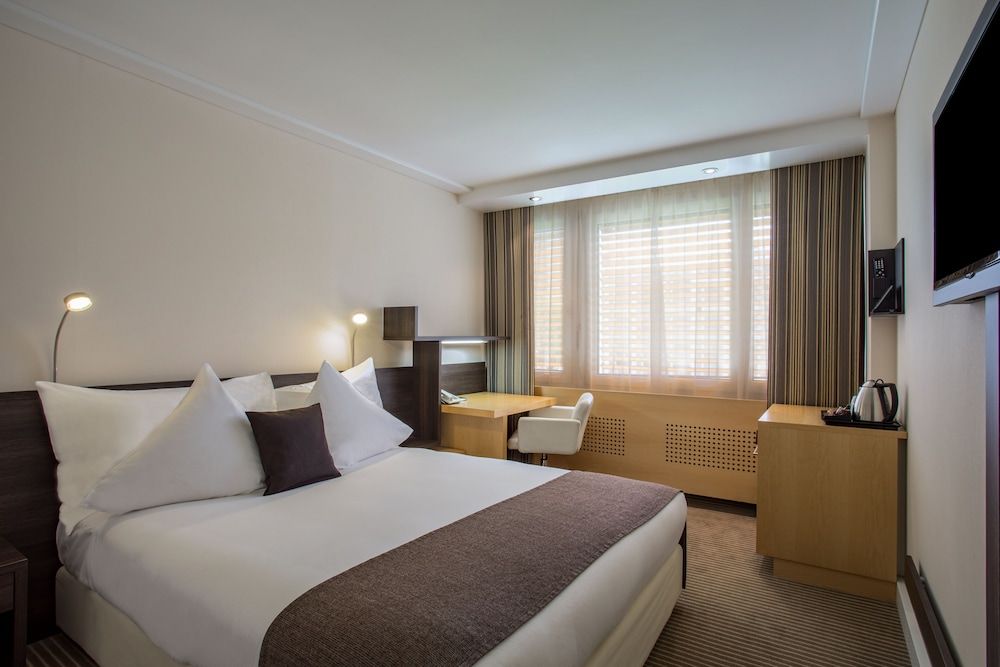 Standard Room, 1 Queen Bed