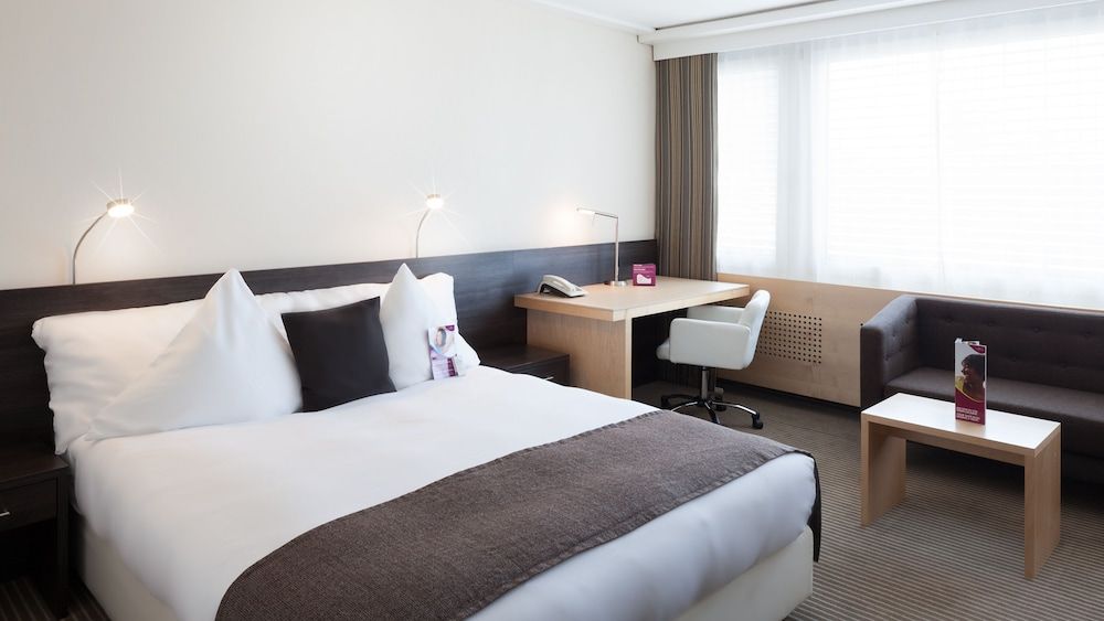 Standard Room, 1 Queen Bed