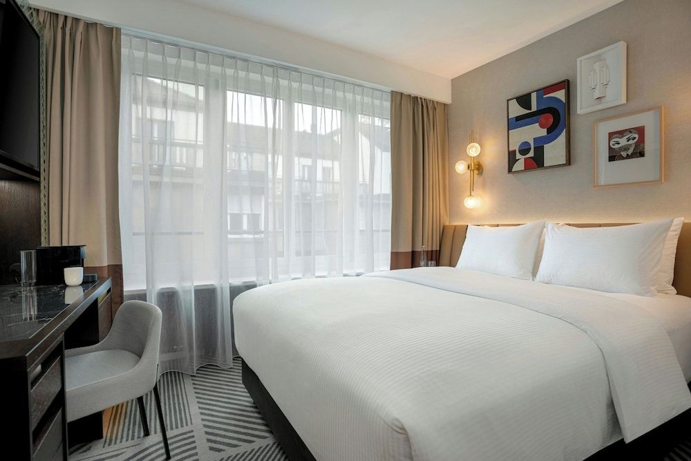 Neues Schloss Privat Hotel Zurich, Autograph Collection Deluxe Room, 1 King Bed, Non Smoking
