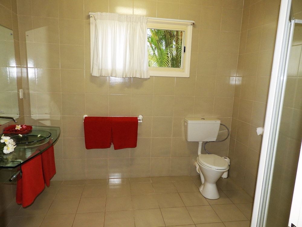 The Edgewater Resort & Spa 3 Bedroom Beachfront Villa 11