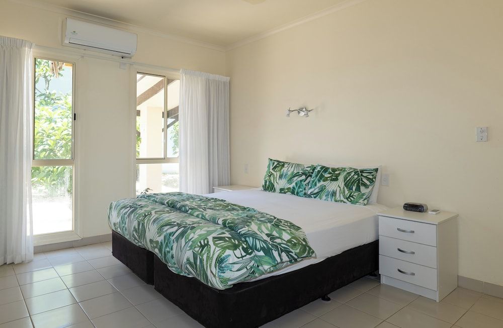 The Edgewater Resort & Spa 3 Bedroom Beachfront Villa 2