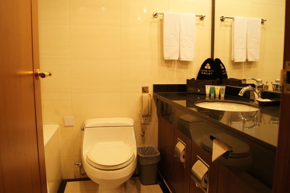 Capital Hotel Superior Room 3