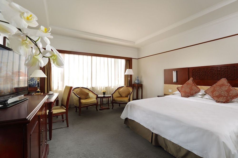 Capital Hotel Deluxe Room 3