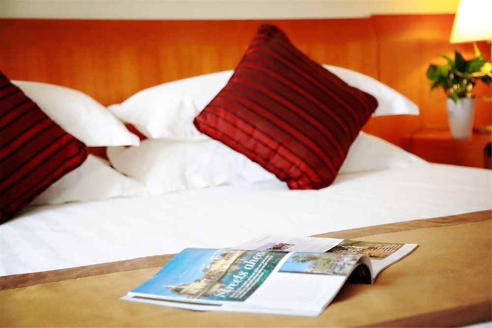 Jinglun Hotel Deluxe Double or Twin Room 2