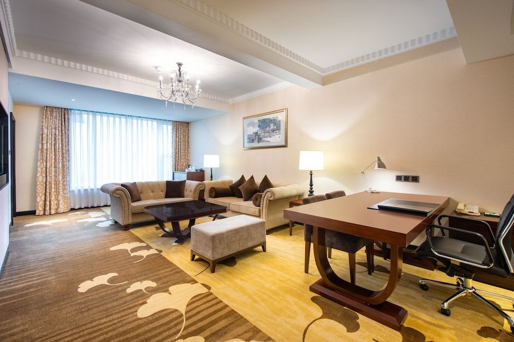 Suite, 1 King Bed (Dining)