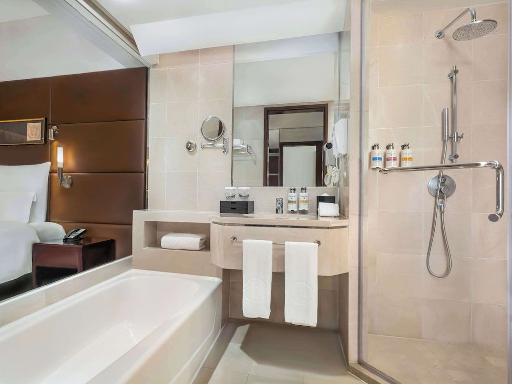 Pullman Guangzhou Baiyun Airport Superior Room, 1 King Bed, View 5