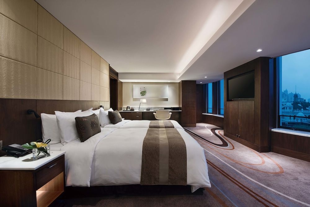 Deluxe Room City View Twin Bed