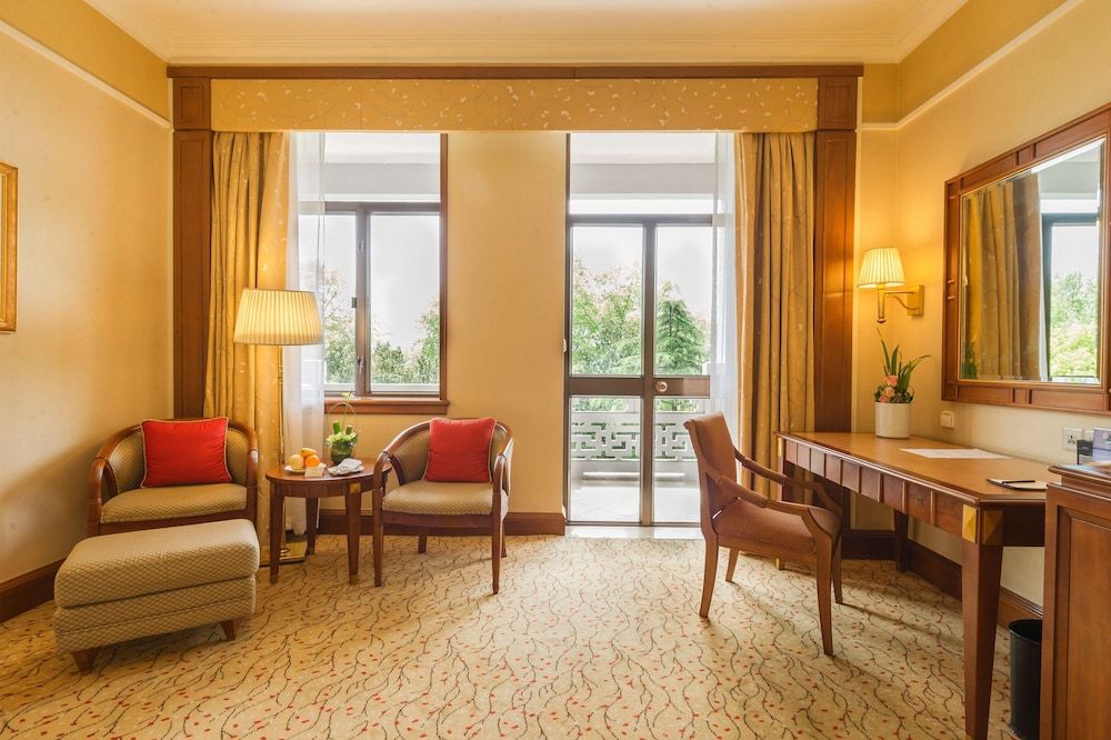 Shangri-La Hangzhou West Wing Lakeside Gardenview King 5