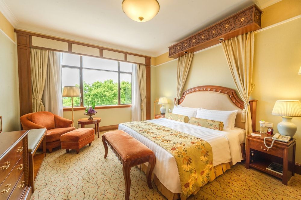 West Wing Executive Suite