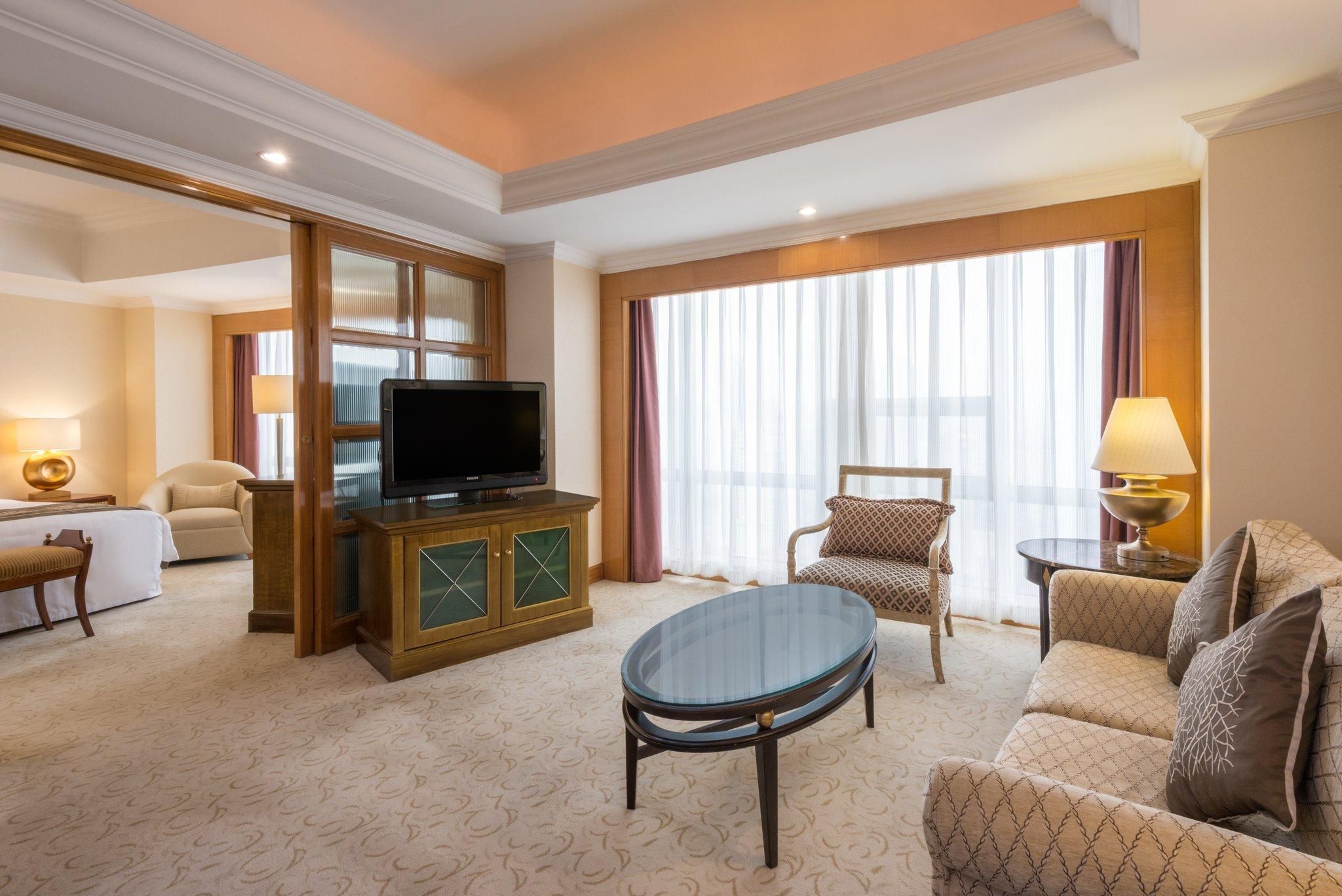 Crowne Plaza Sea View Suite