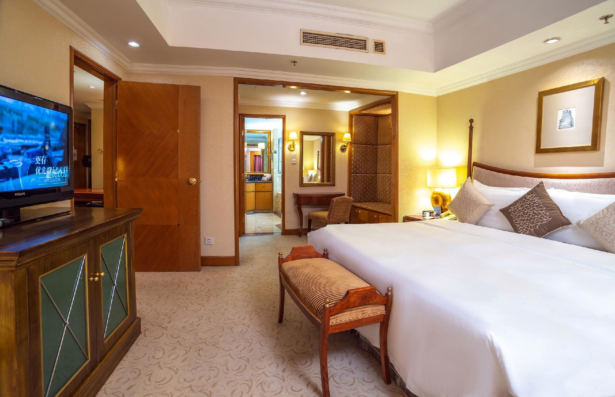 Crowne Plaza Suite