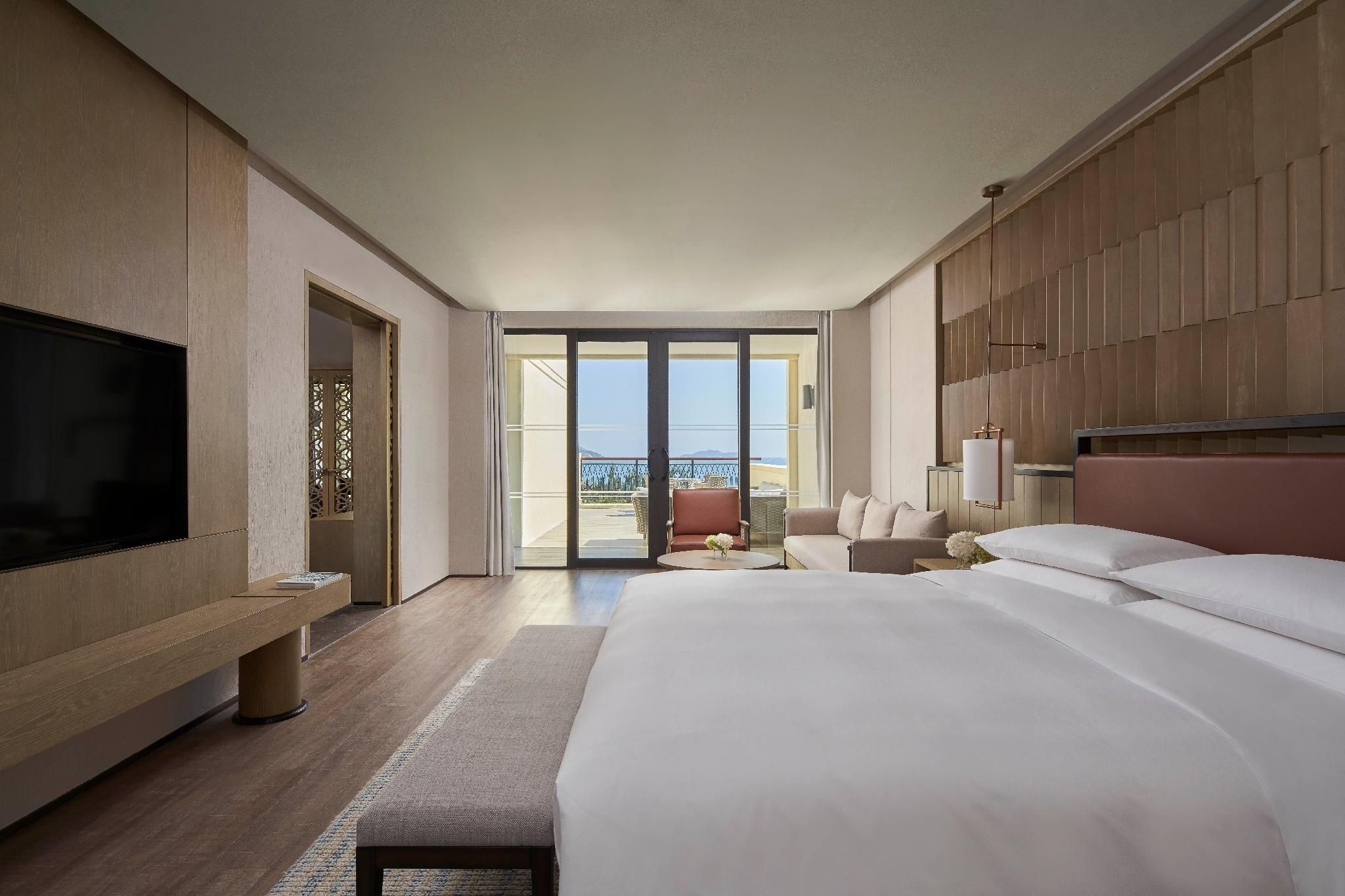 ceo suite, suite, 1 king, ocean view, balcony