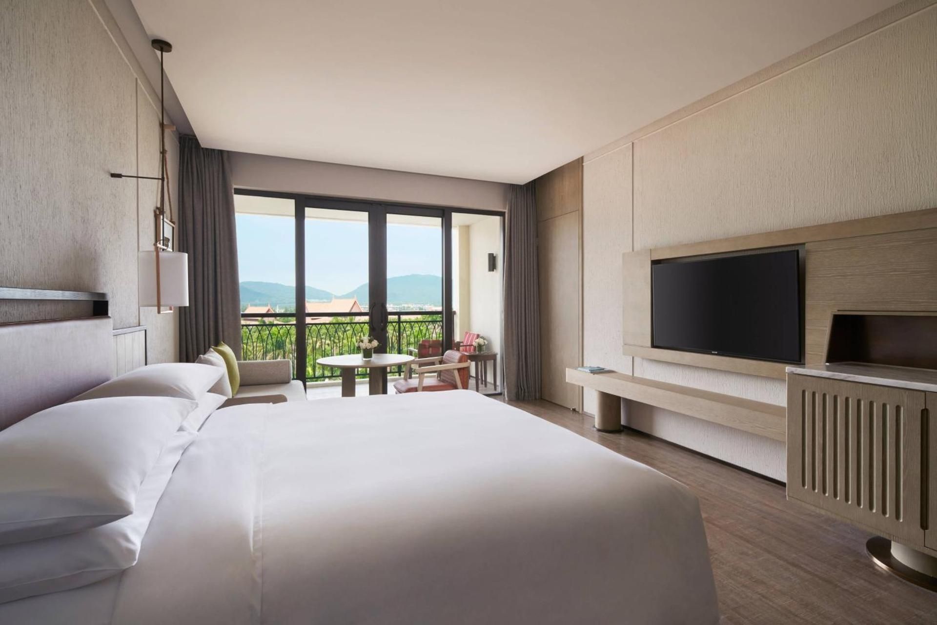 deluxe scenic room, guest room, 1 king, garden view, balcony