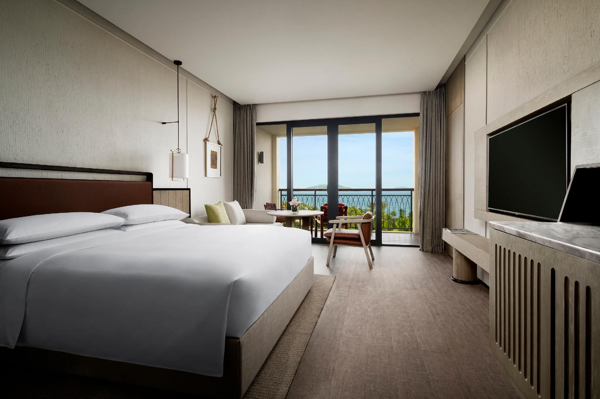 deluxe ocean view room, guest room, 1 king, ocean view, balcony