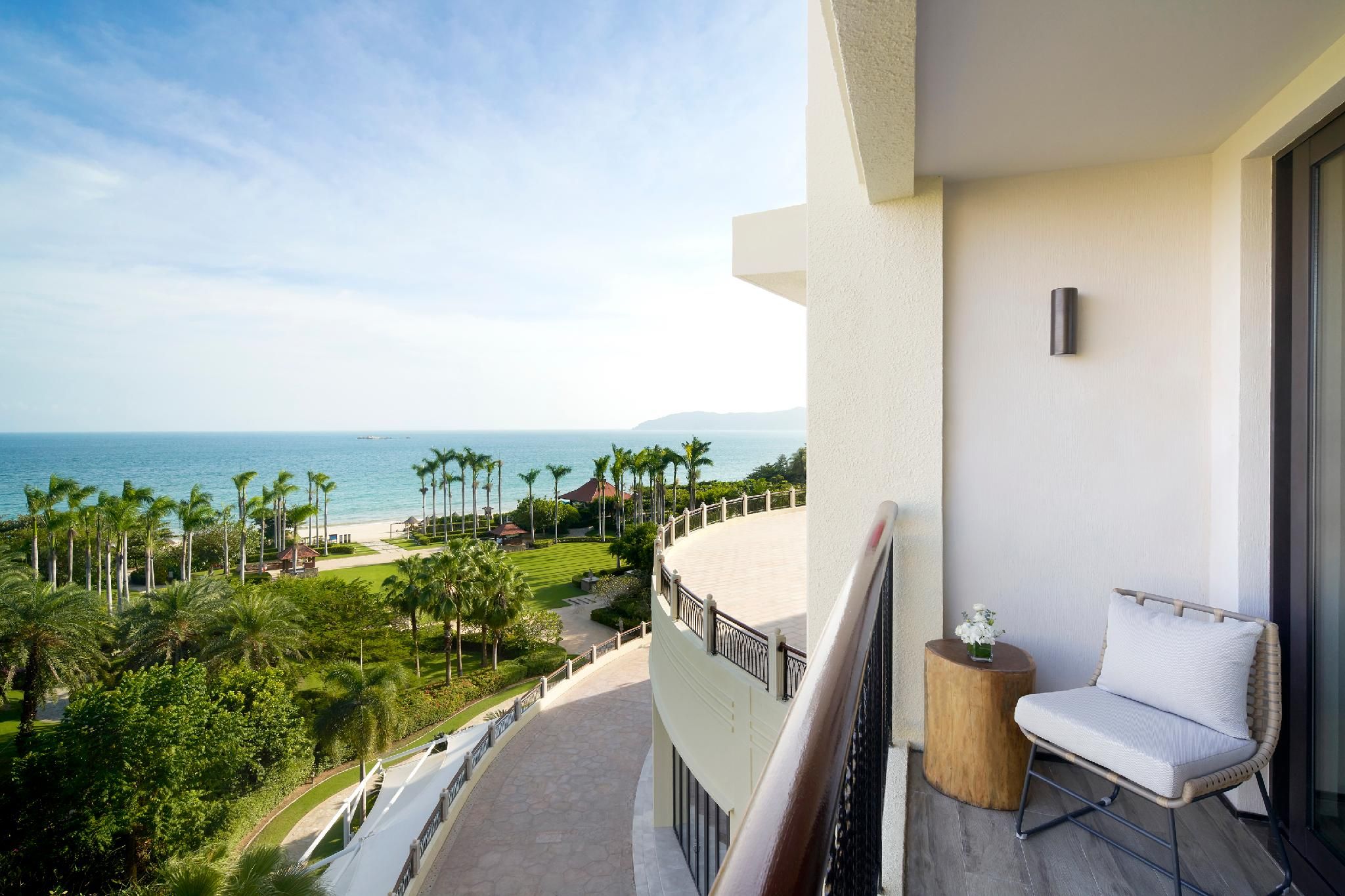deluxe ocean view suite, 1 bedroom suite, 1 king, oceanfront, balcony