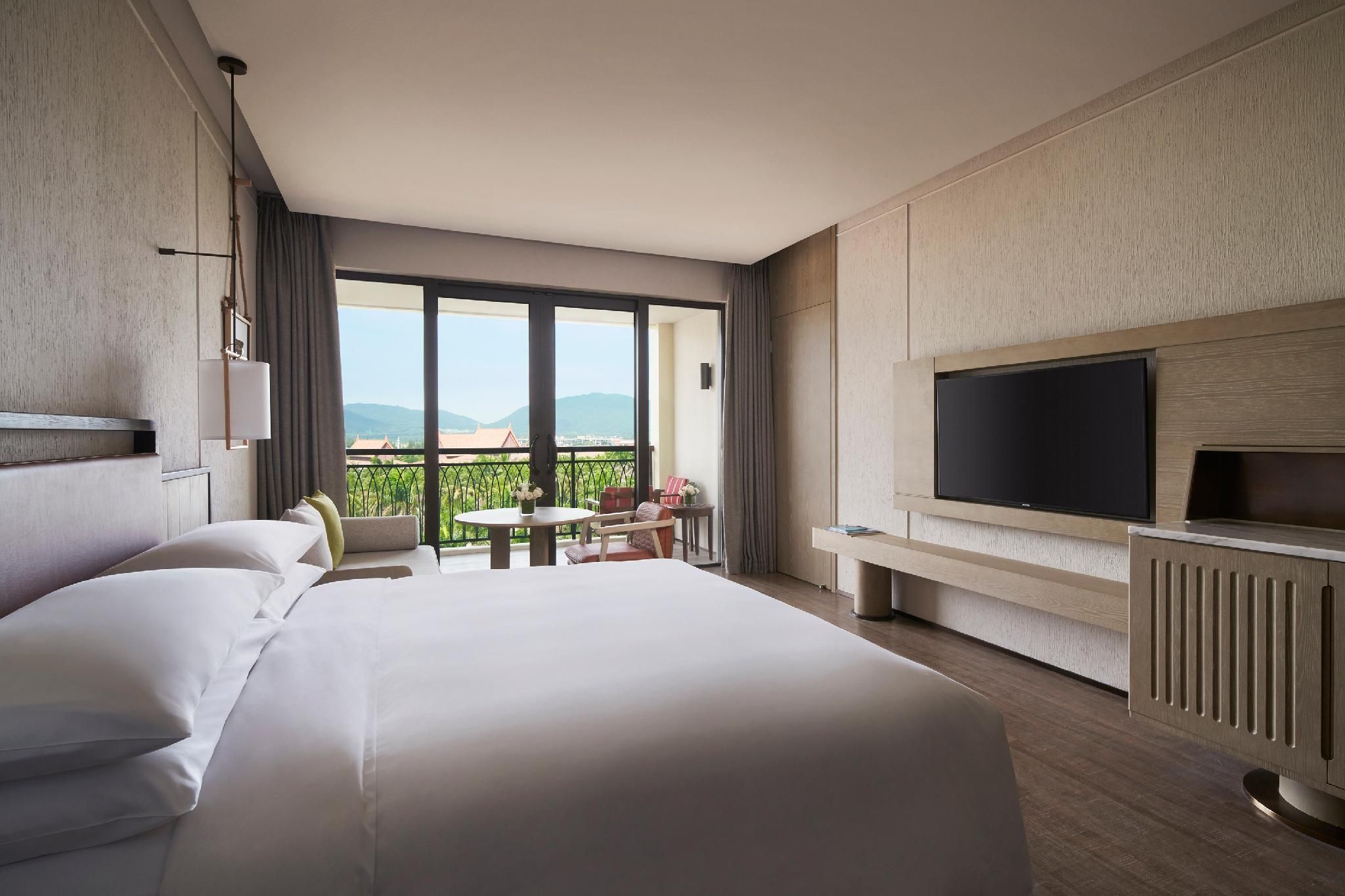 Scenic Room, Guest room, 1 King, Garden view, Balcony