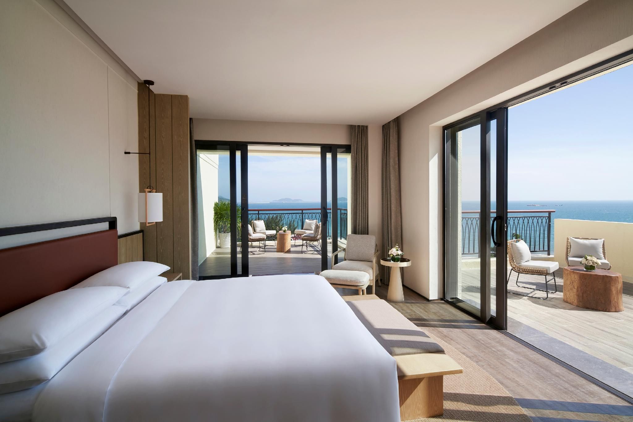 panoramic ocean suite, 1 bedroom suite, 1 king, oceanfront, balcony