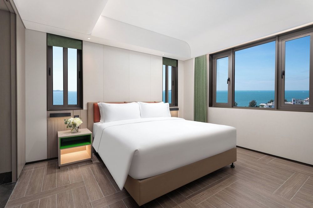 Suite, 3 Bedrooms, Ocean View (High Floor)