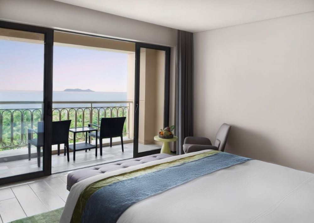 Premium Room, 1 King Bed, Ocean View (High Floor)