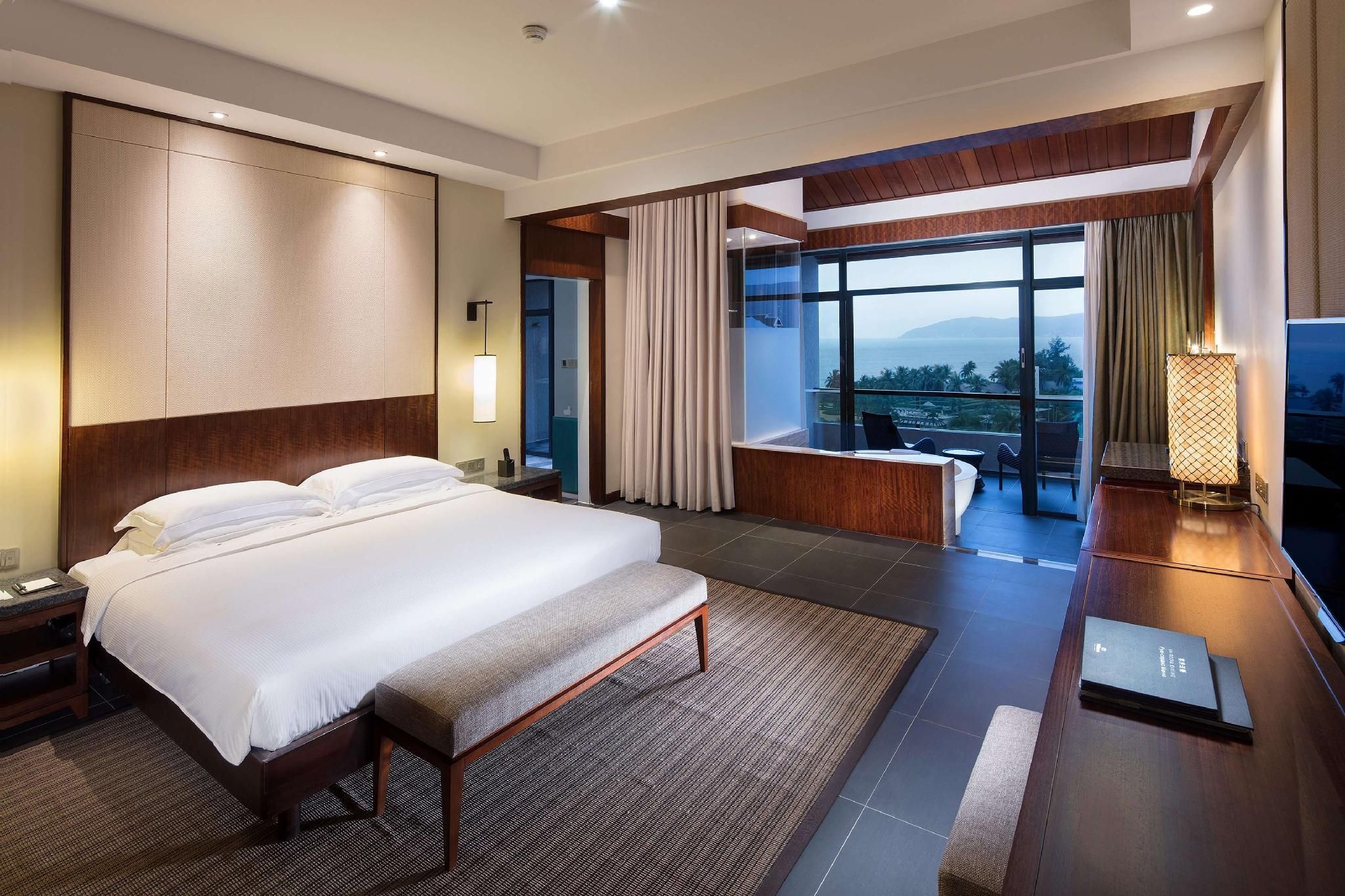 Deluxe Ocean View Family Suite