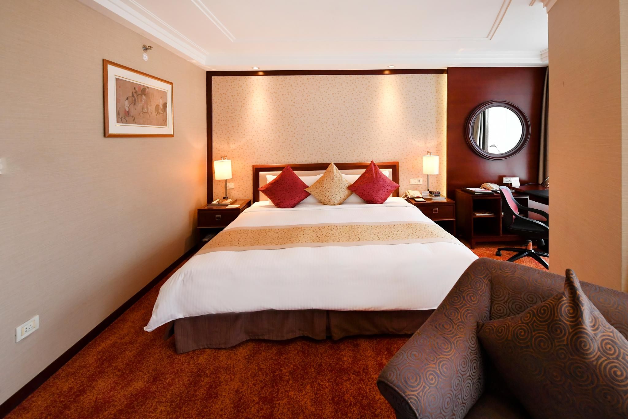Central Hotel Superior Queen Bed 2