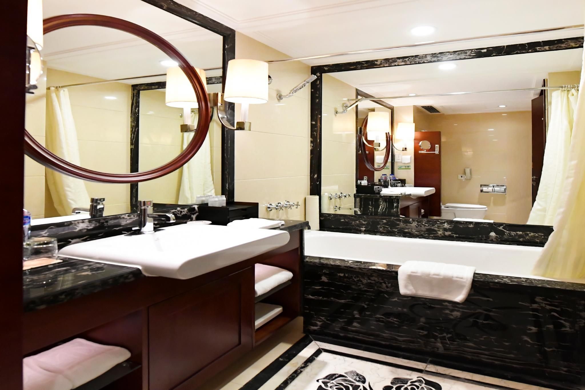 Central Hotel Superior Queen Bed 3