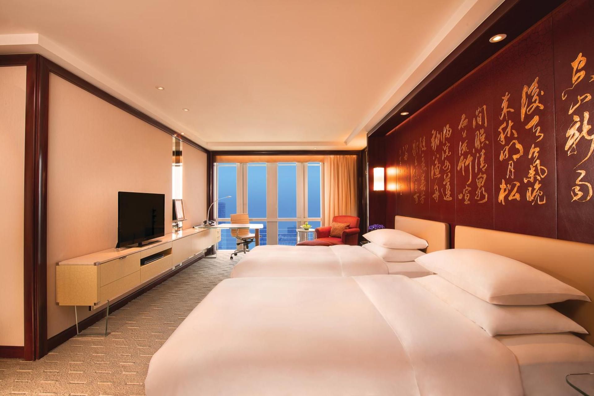 2 Twin Beds Club Access