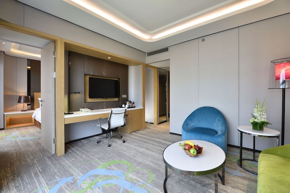 Hotel Equatorial Shanghai Executive Suite, 1 Bedroom 2