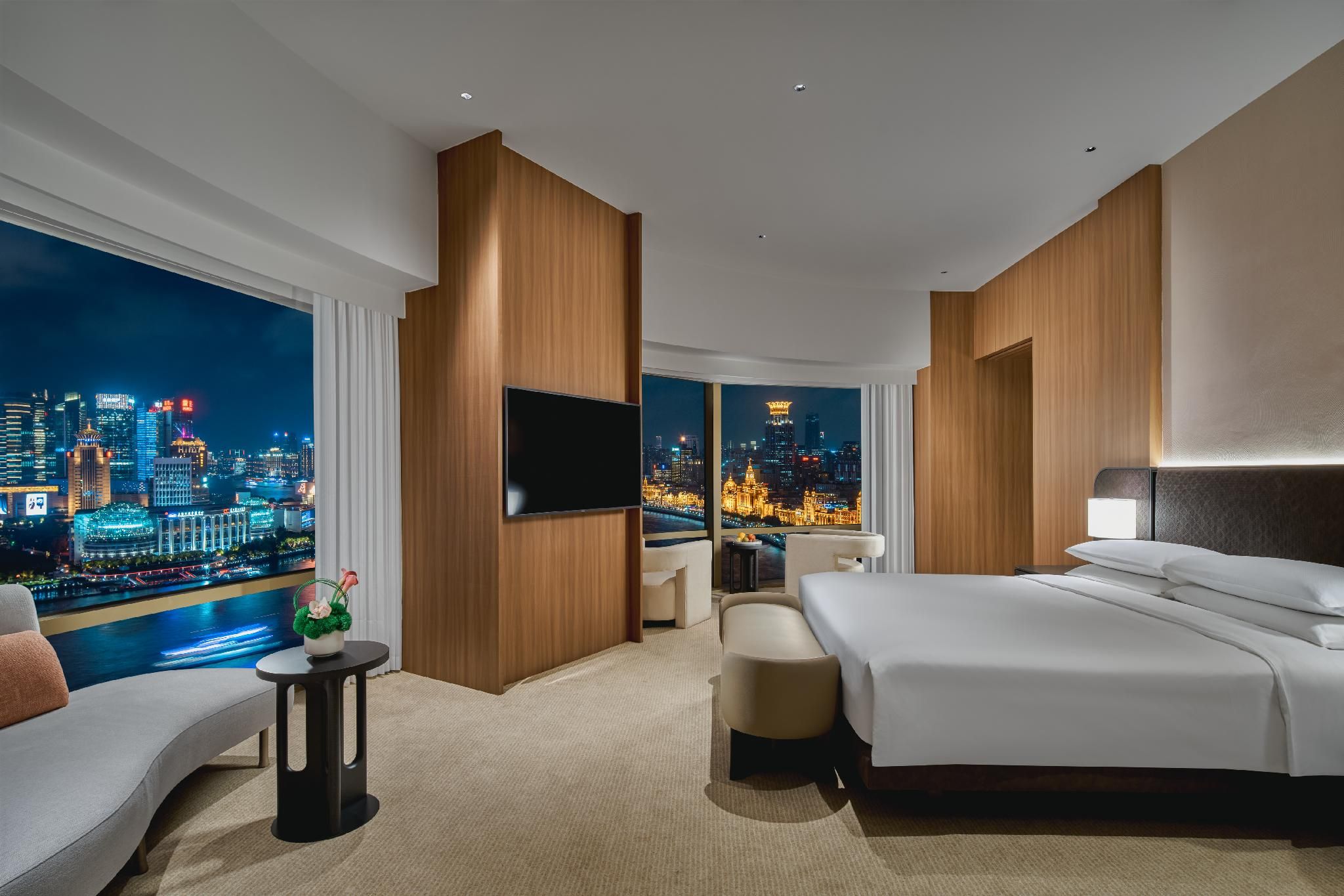 Hyatt On The Bund Diplomat Suite King 2