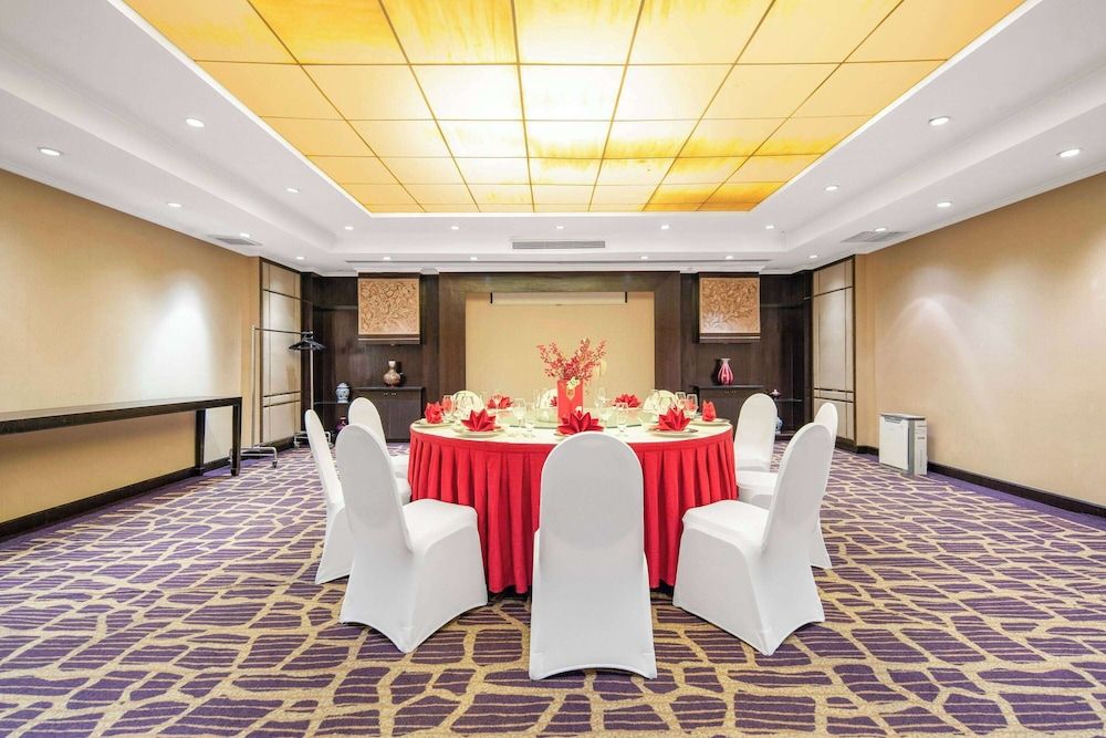 undefined Ramada Plaza Pudong 9
