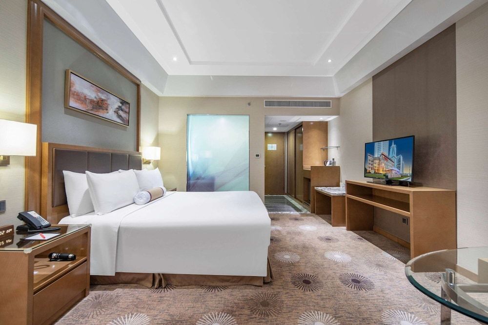 undefined Ramada Plaza Pudong 2