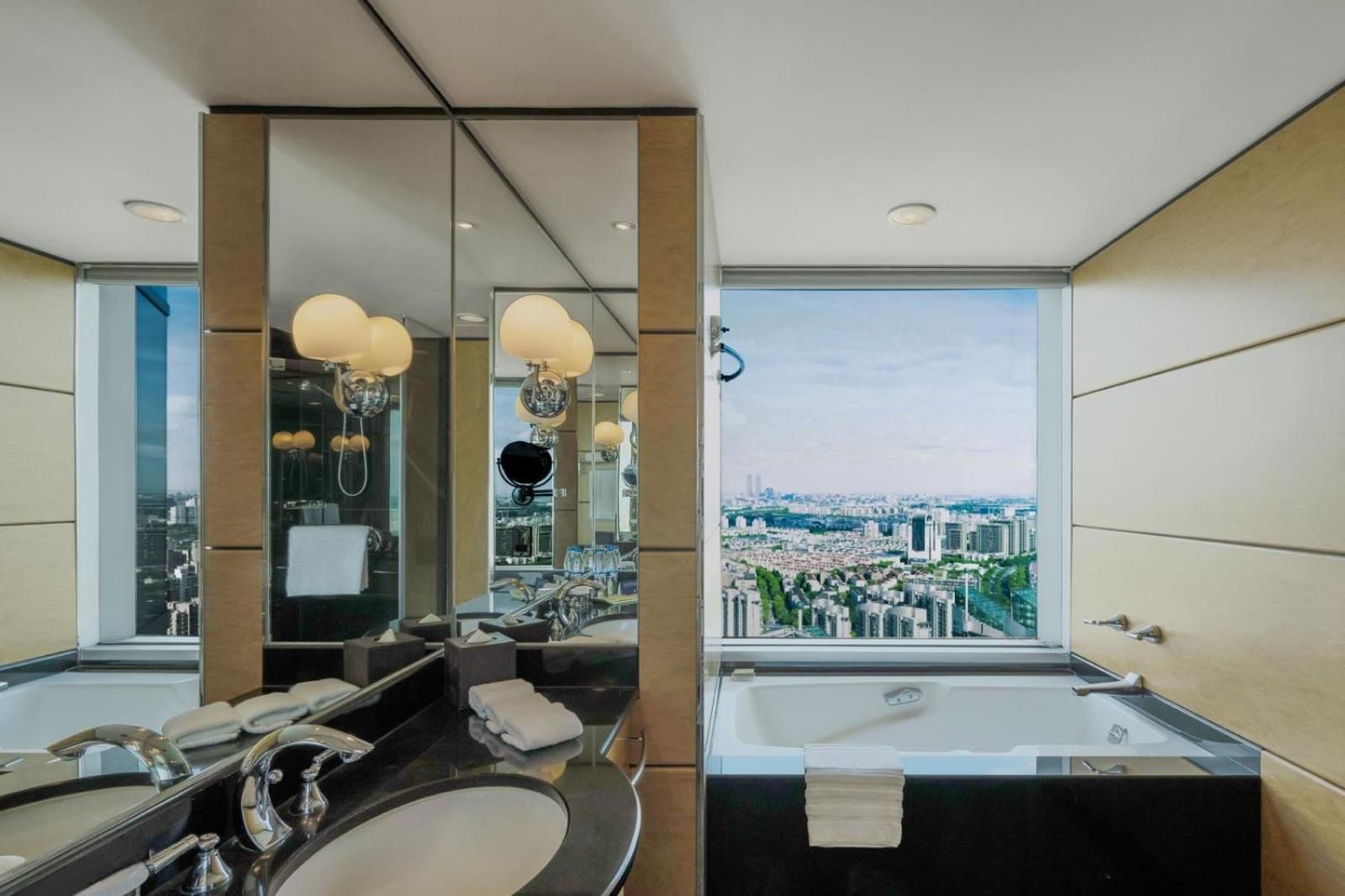 1 King Bed Deluxe city view Room