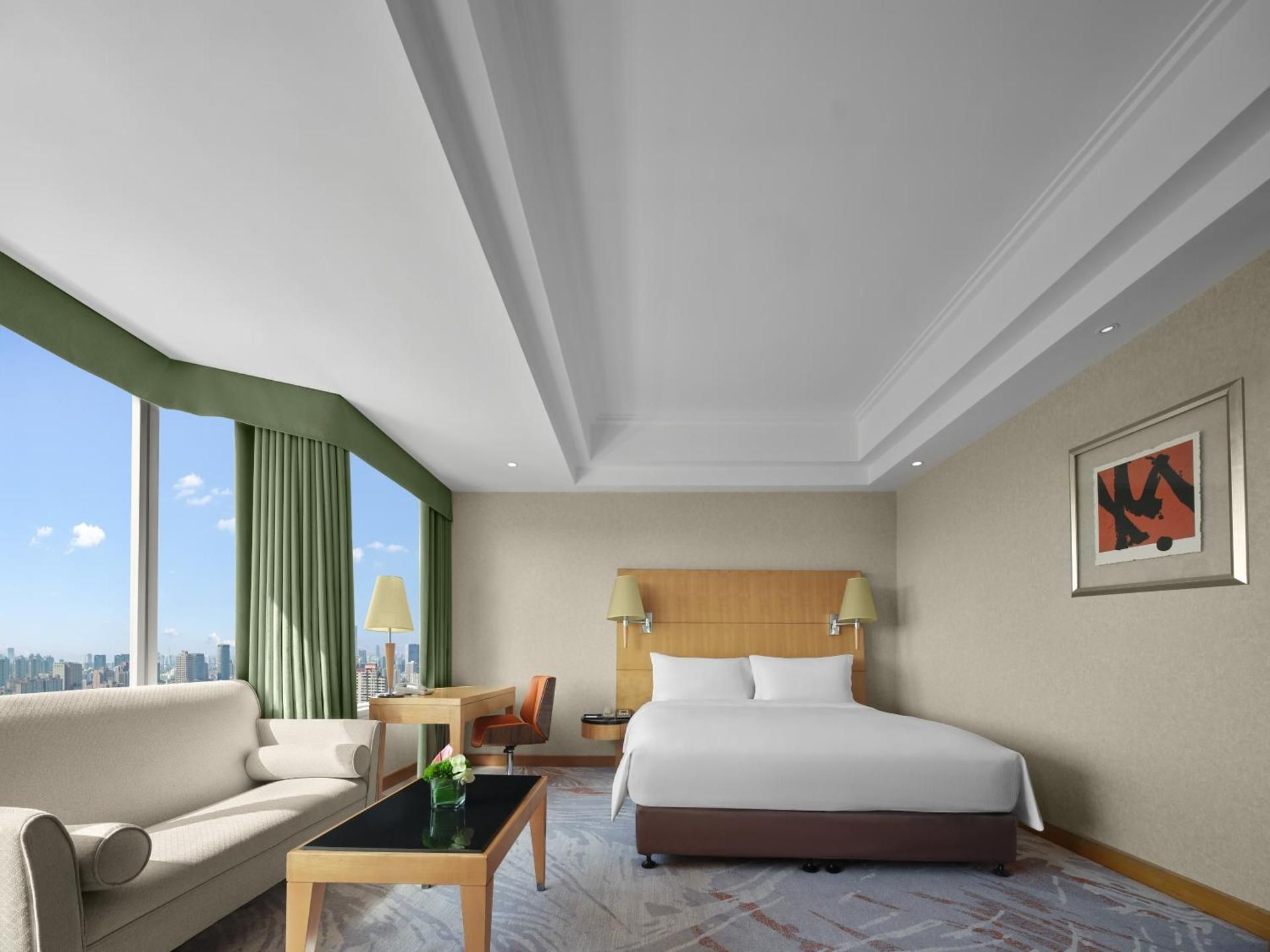 DoubleTree by Hilton Hotel Shanghai - Pudong 1 King Bed Guestroom