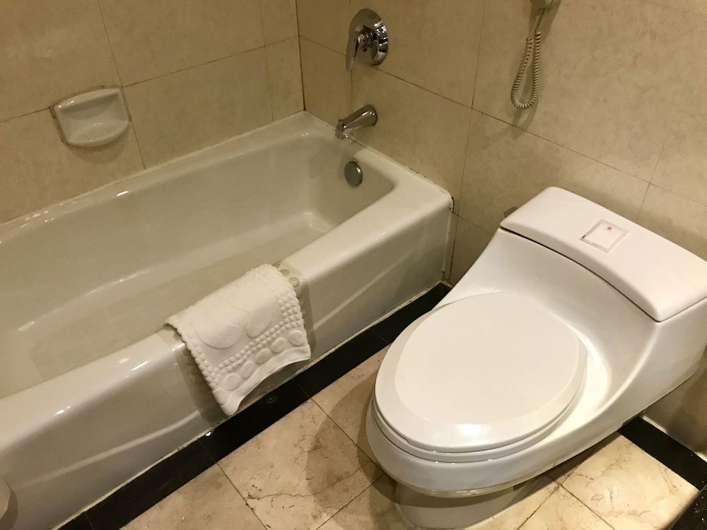 The Bund Riverside Hotel Room, River View 7