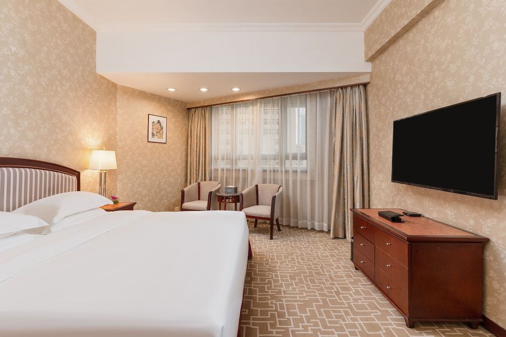Century Plaza Hotel Deluxe Suite 4